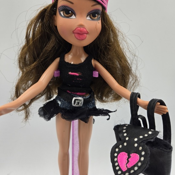 VTG 2005 Bratz Treasures Collection Yasmin Pirate Doll Outfit Shoes Bag Glasses+ - Picture 5 of 9